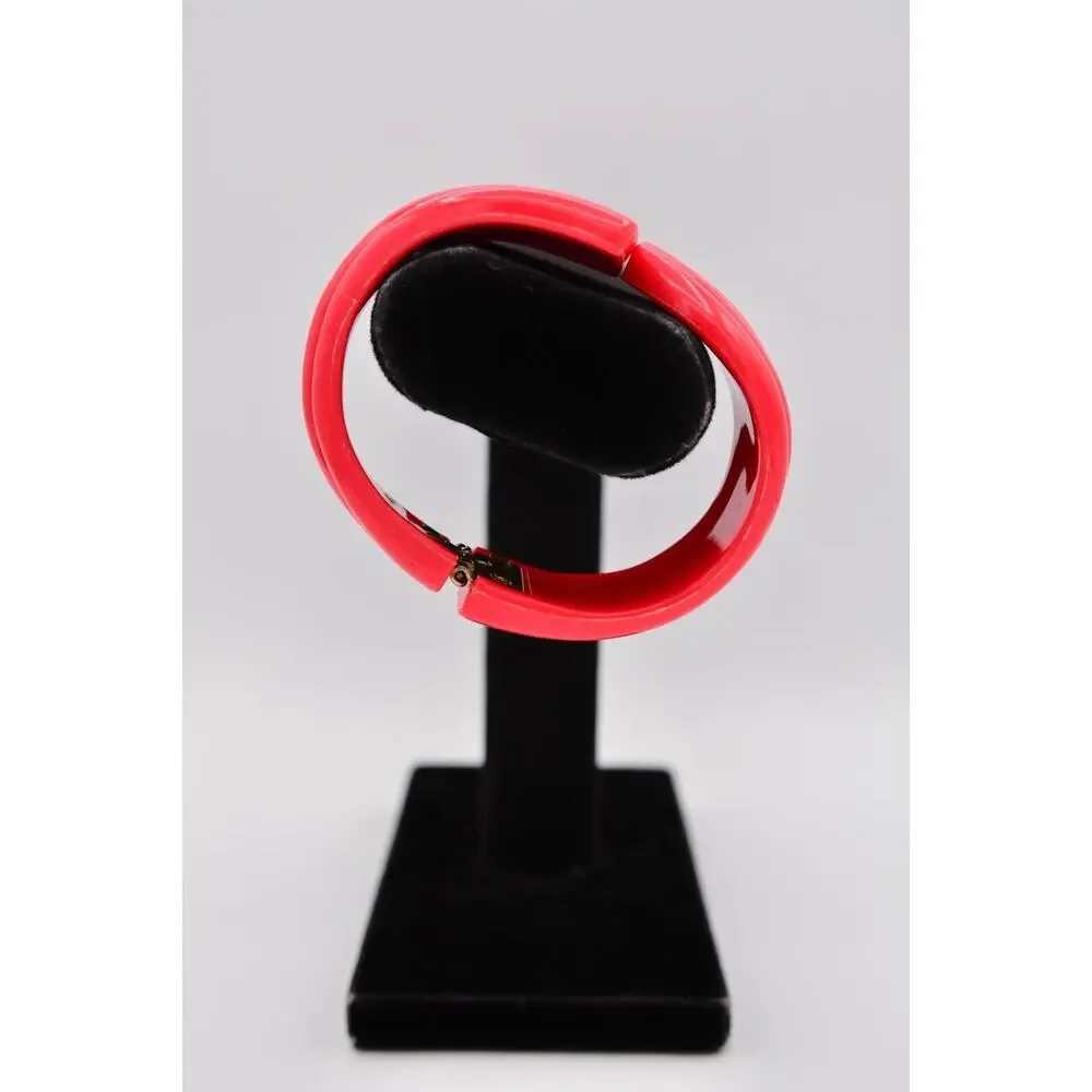 Vintage Bangle Bracelet Lucite Chunky Bright Red Coral Scalloped 70s 1980s Bin4